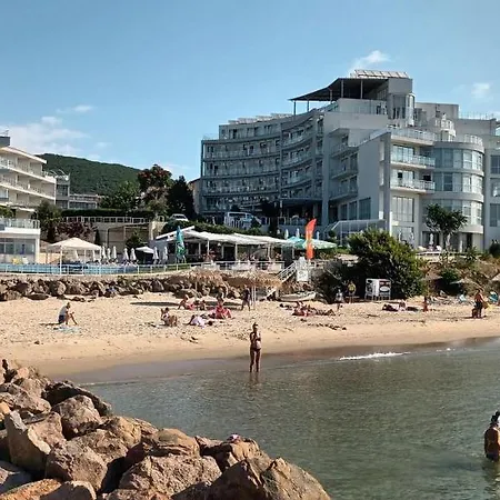 Апартаменты 250 M море *